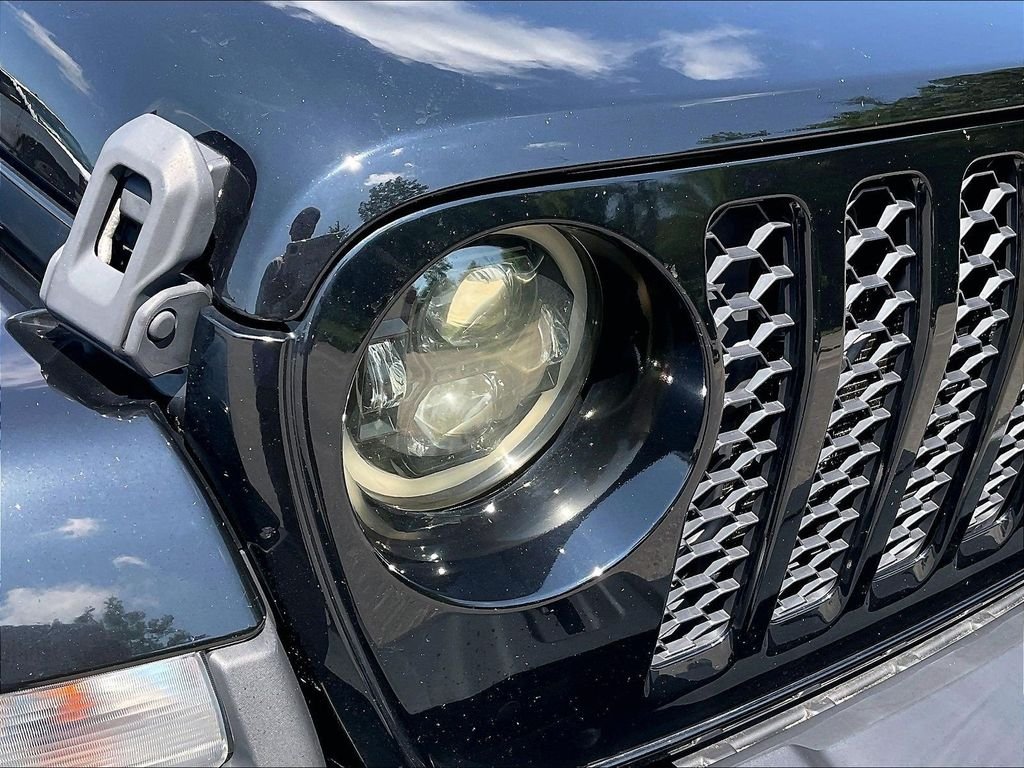 Used 2022 Black Jeep Sport image 29