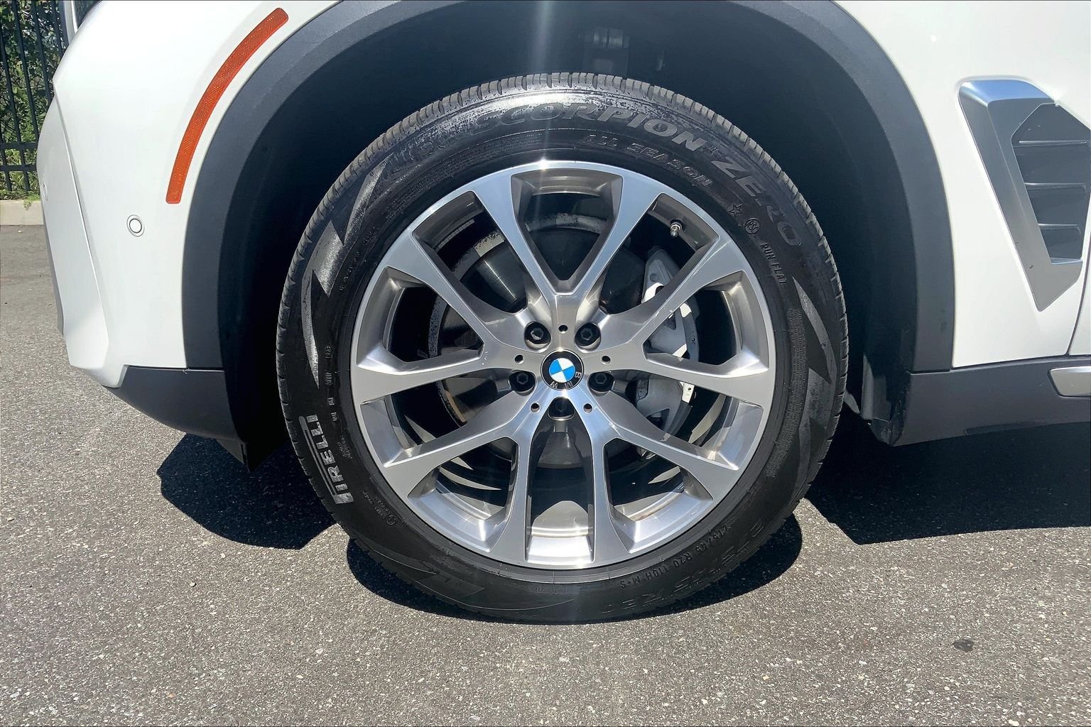 Used 2024 Alpine White BMW xDrive40i image 10