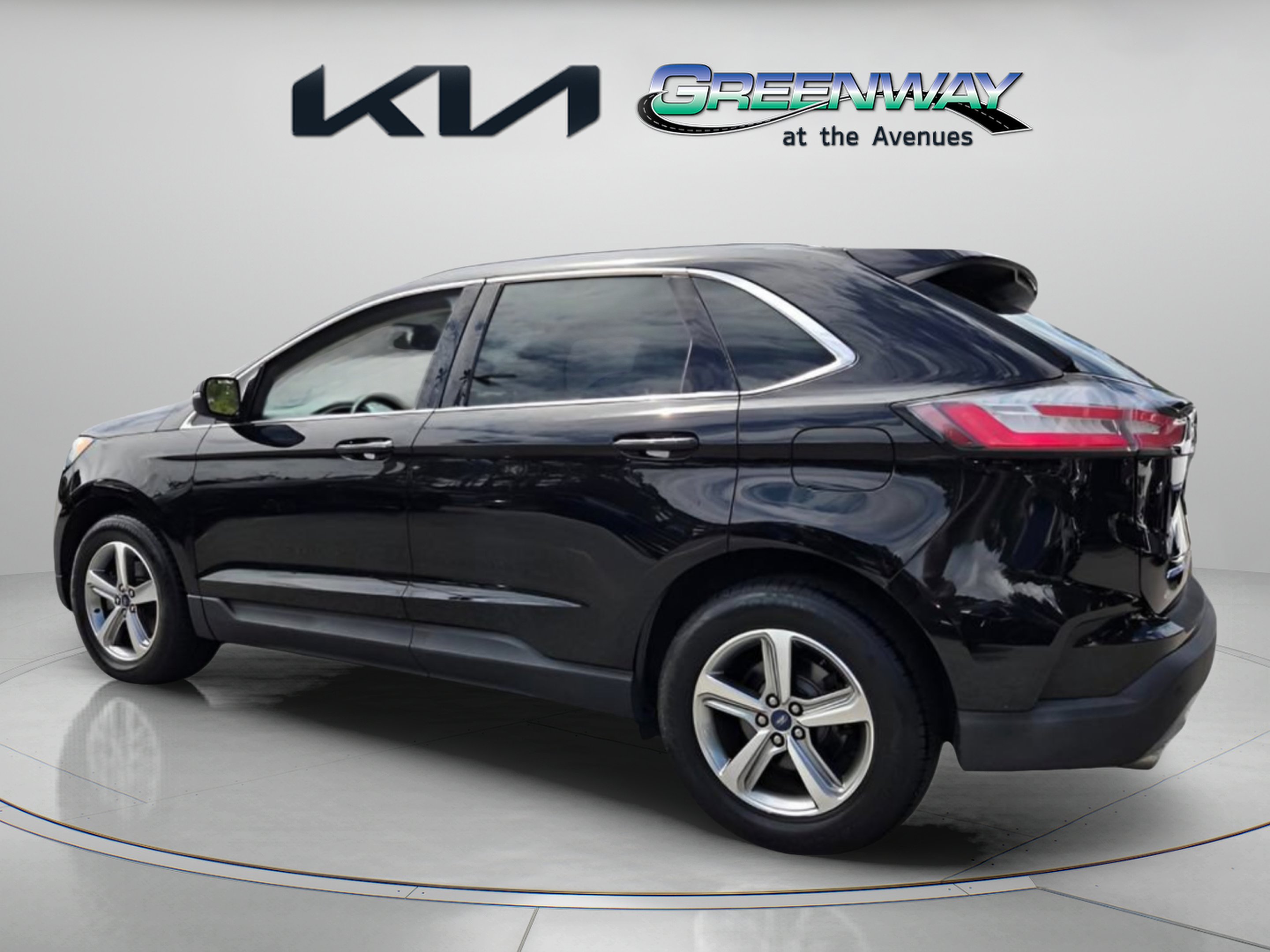 Used 2019 Black Metallic Ford SEL image 5