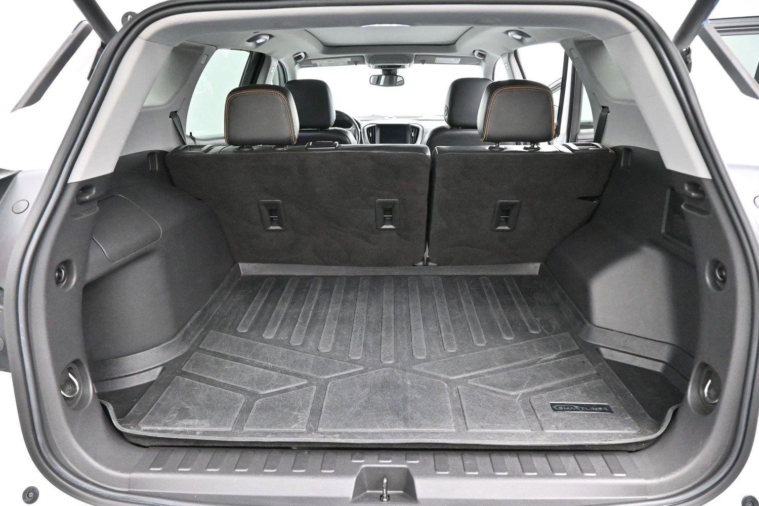 Used 2022 Summit White GMC AT4 image 9