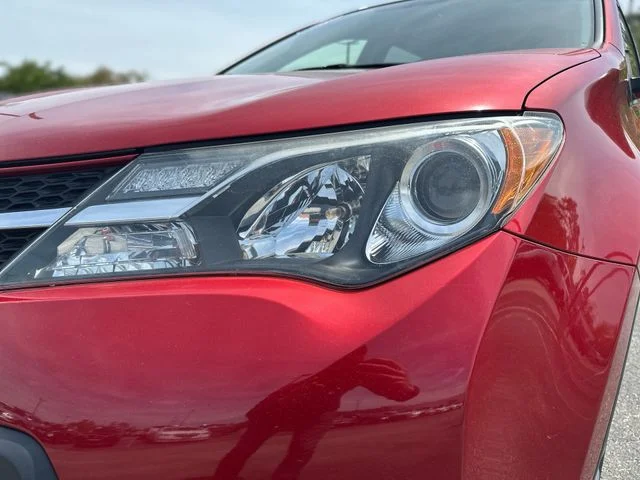 Used 2015 Red Toyota LE image 10