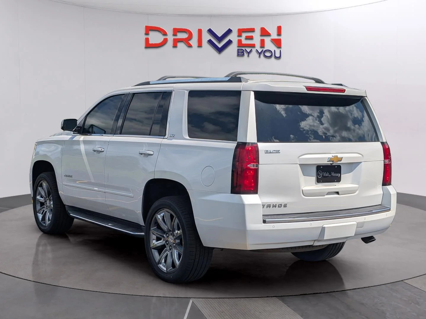 Used 2016 Iridescent Pearl Tricoat Chevrolet LTZ image 2