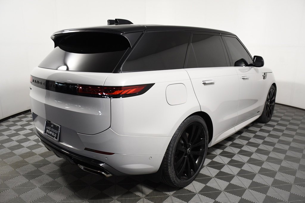 Used 2025 Borasco Grey Metallic Land Rover Autobiography image 6