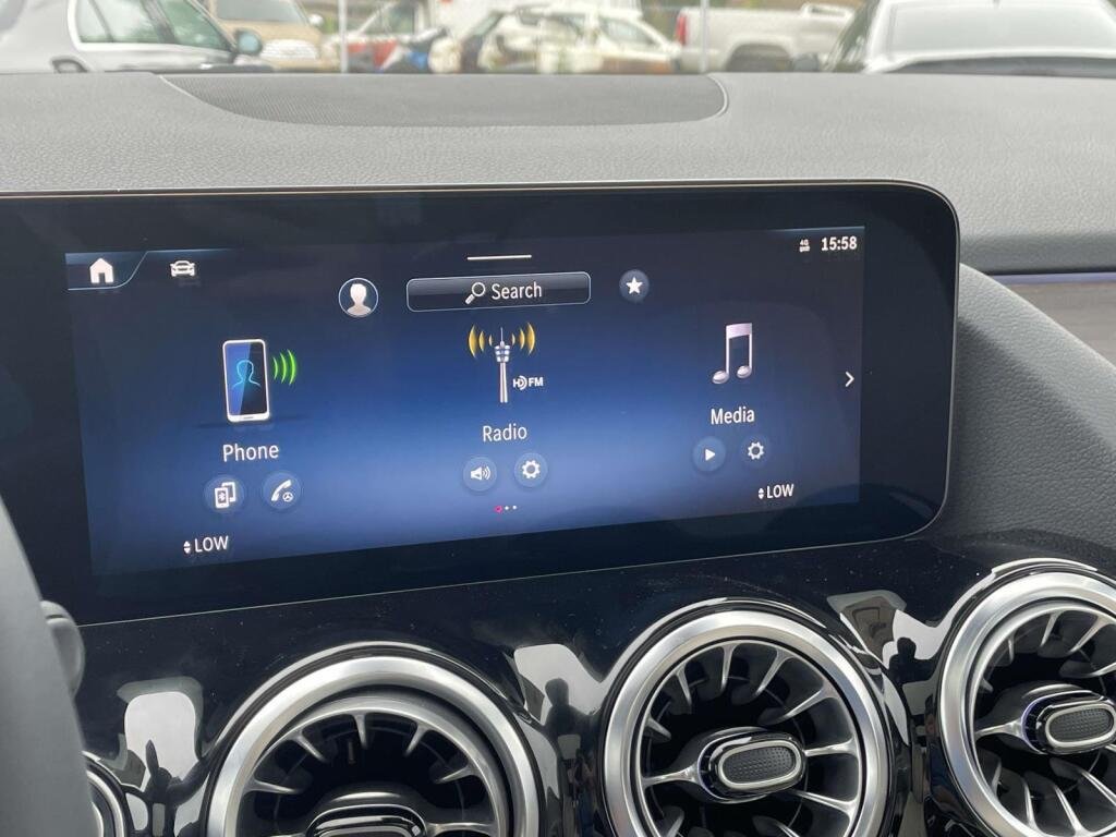 New 2026 Polar White Mercedes-Benz GLA 250 image 21