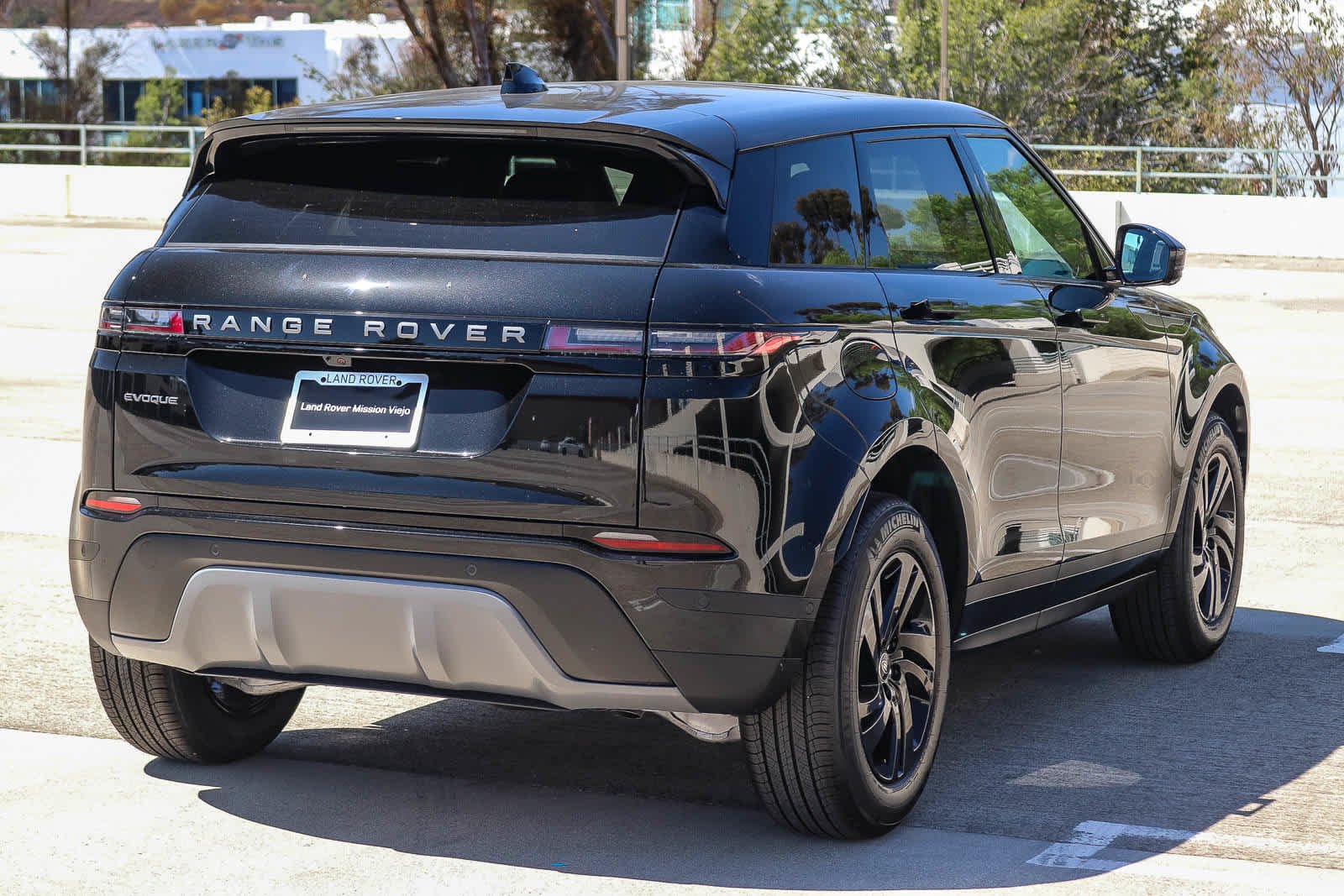 New 2026 Santorini Black Land Rover Core S image 3