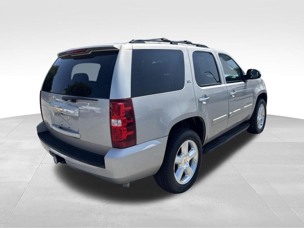 Used 2008 Silver Chevrolet LTZ image 4