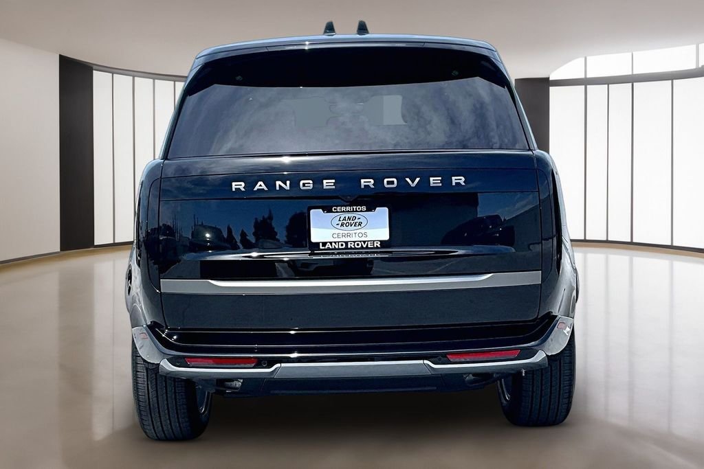 New 2026 SANTORINI BLACK Land Rover SE image 4