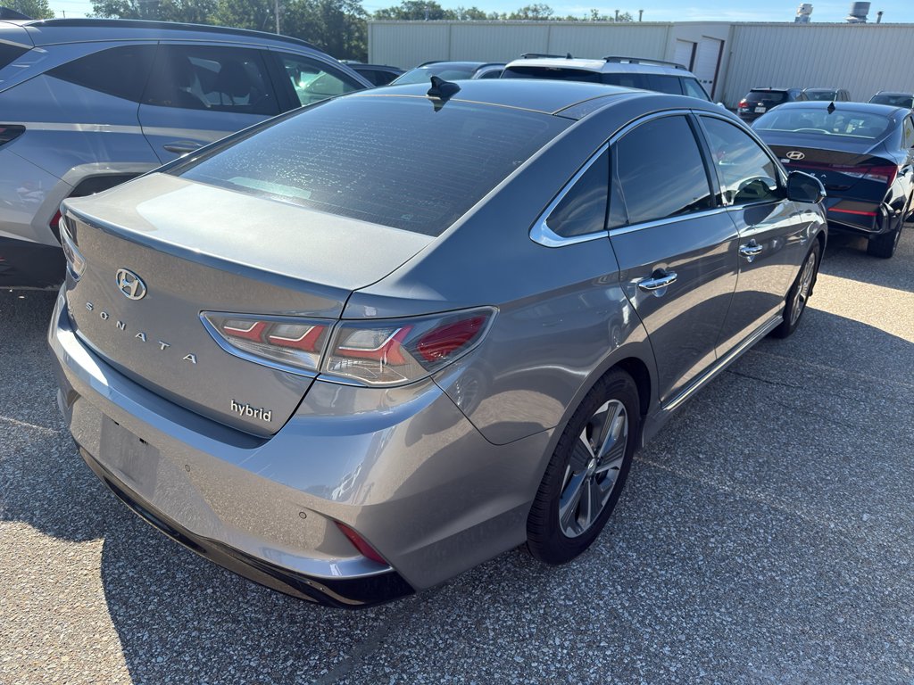 Used 2018 Metropolis Gray Hyundai Limited image 9
