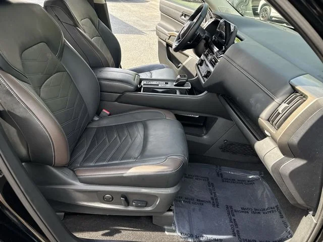 Used 2024 Black Nissan Platinum image 10