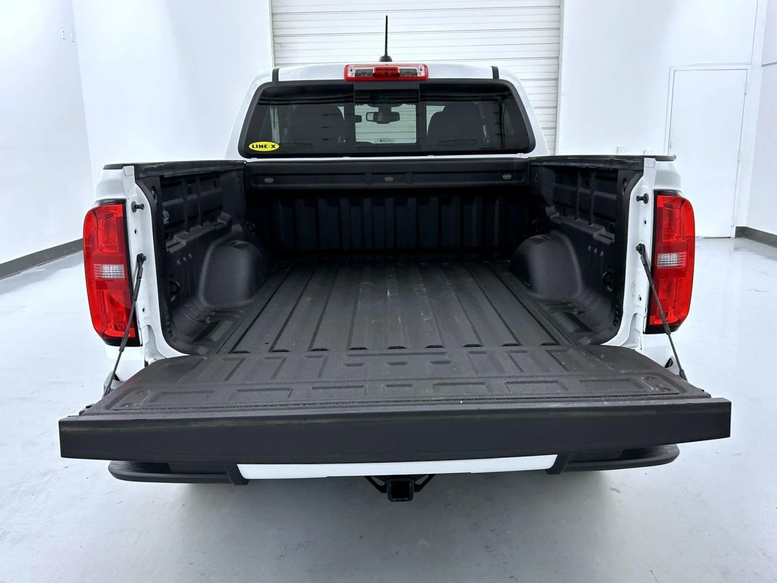 Used 2022 White Chevrolet Z71 image 22