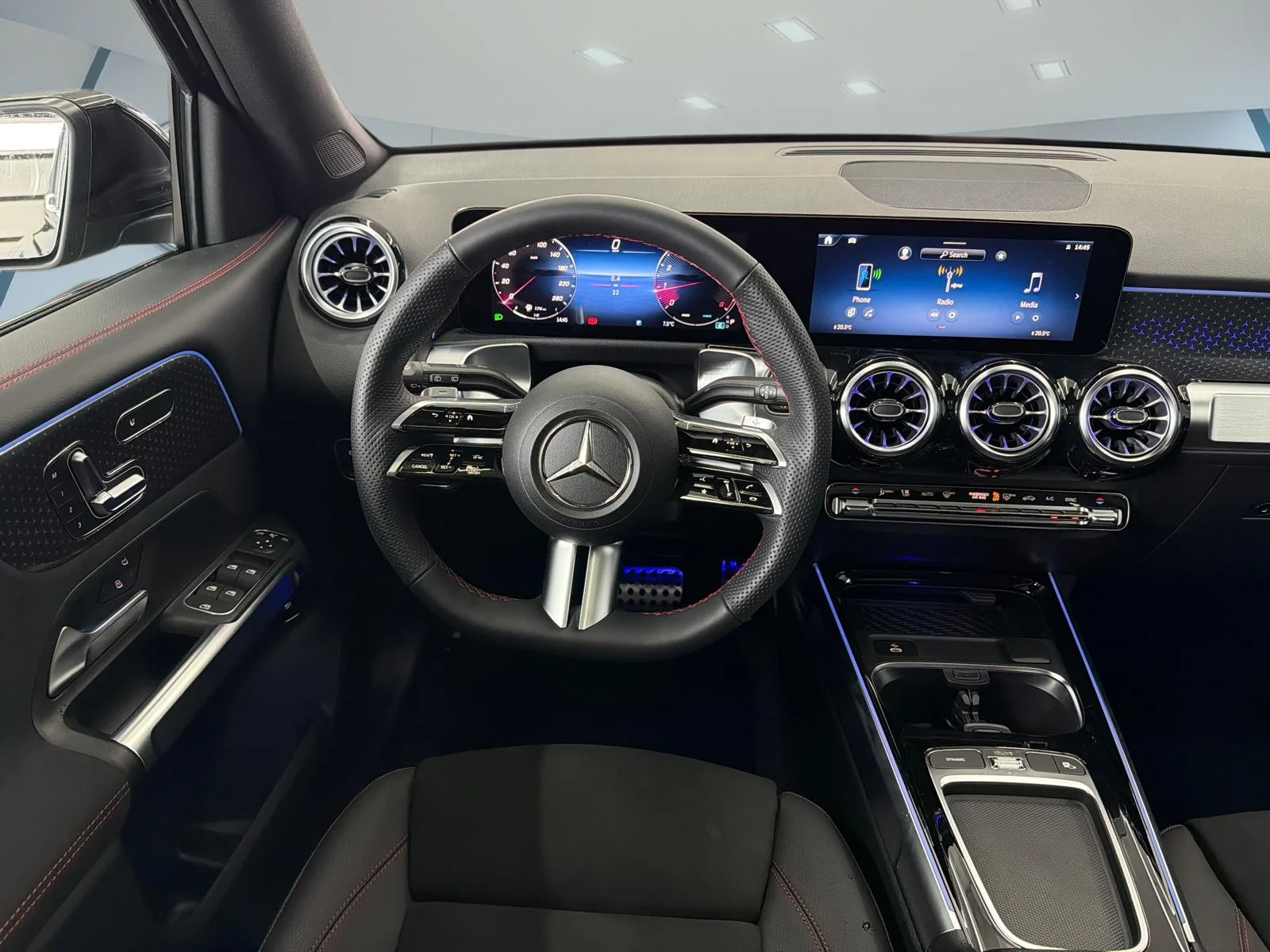 Used 2026 Black Mercedes-Benz GLB 250 4MATIC SUV image 25