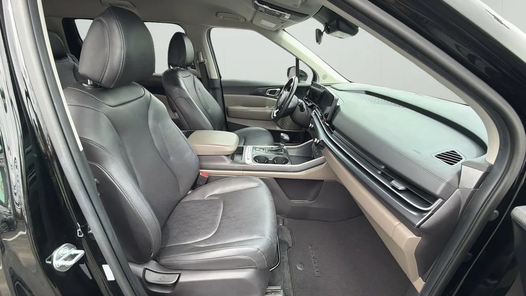 Used 2025 Black Kia LXS image 15