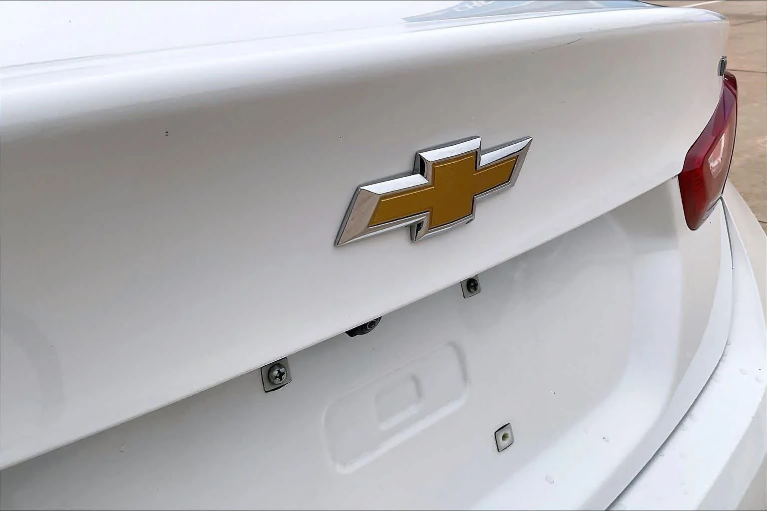 Used 2024 Summit White Chevrolet LT image 29