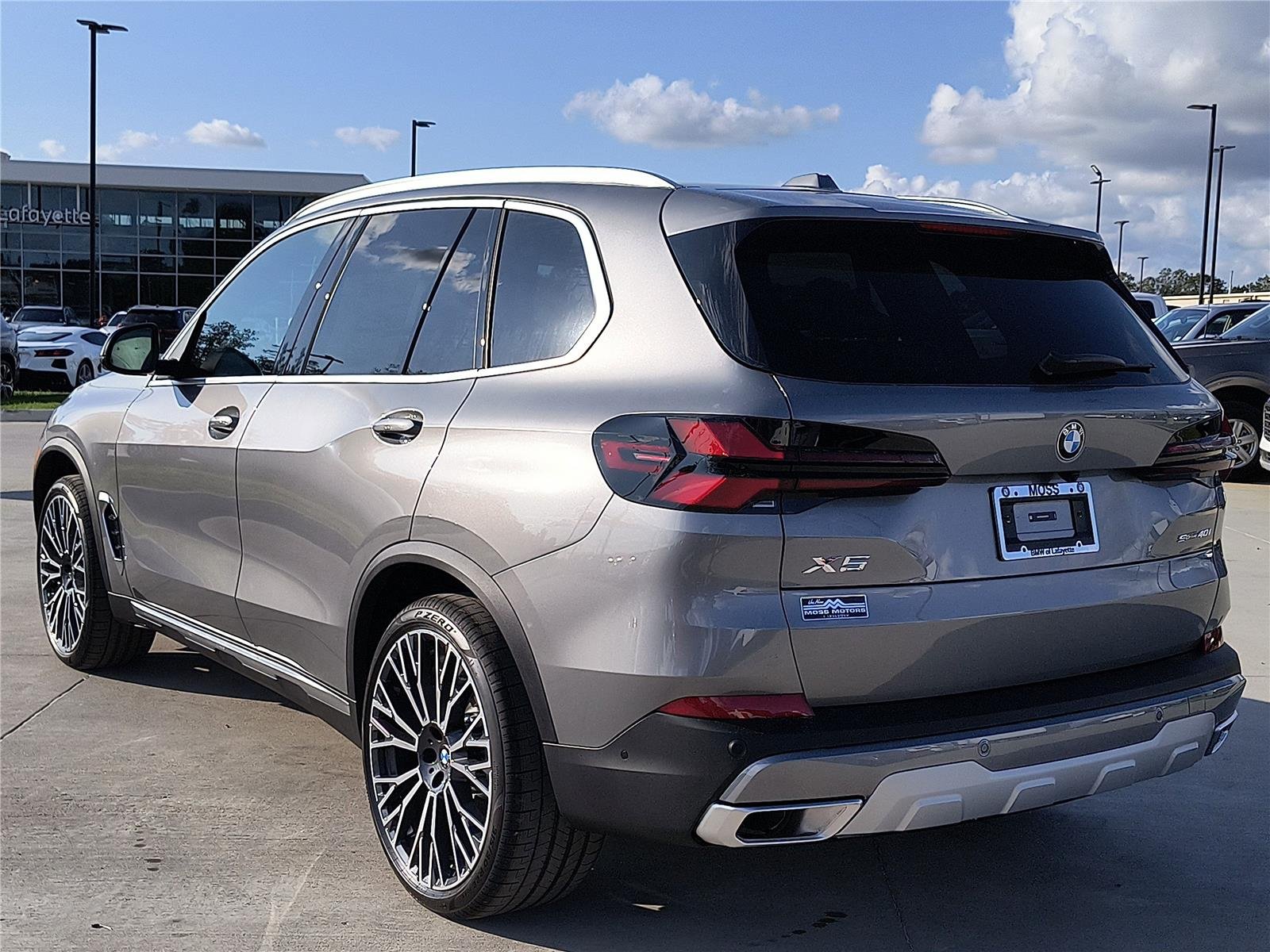 New 2026 Skyscraper Grey Metallic BMW sDrive40i image 3