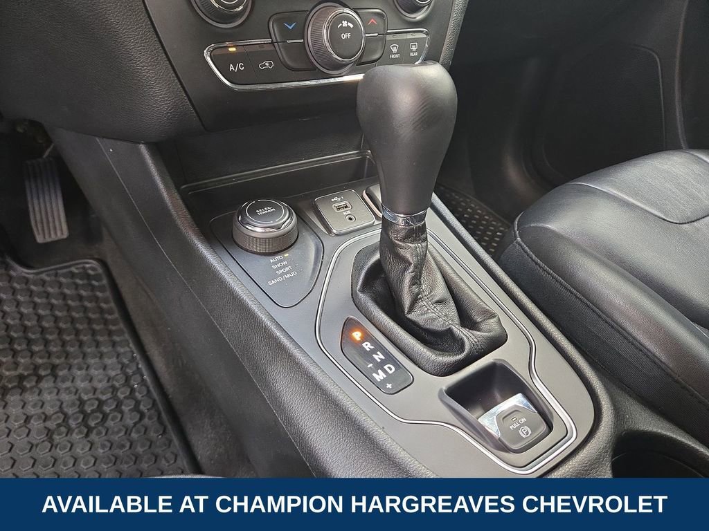 2019 Jeep Cherokee Latitude Plus - Photo 21