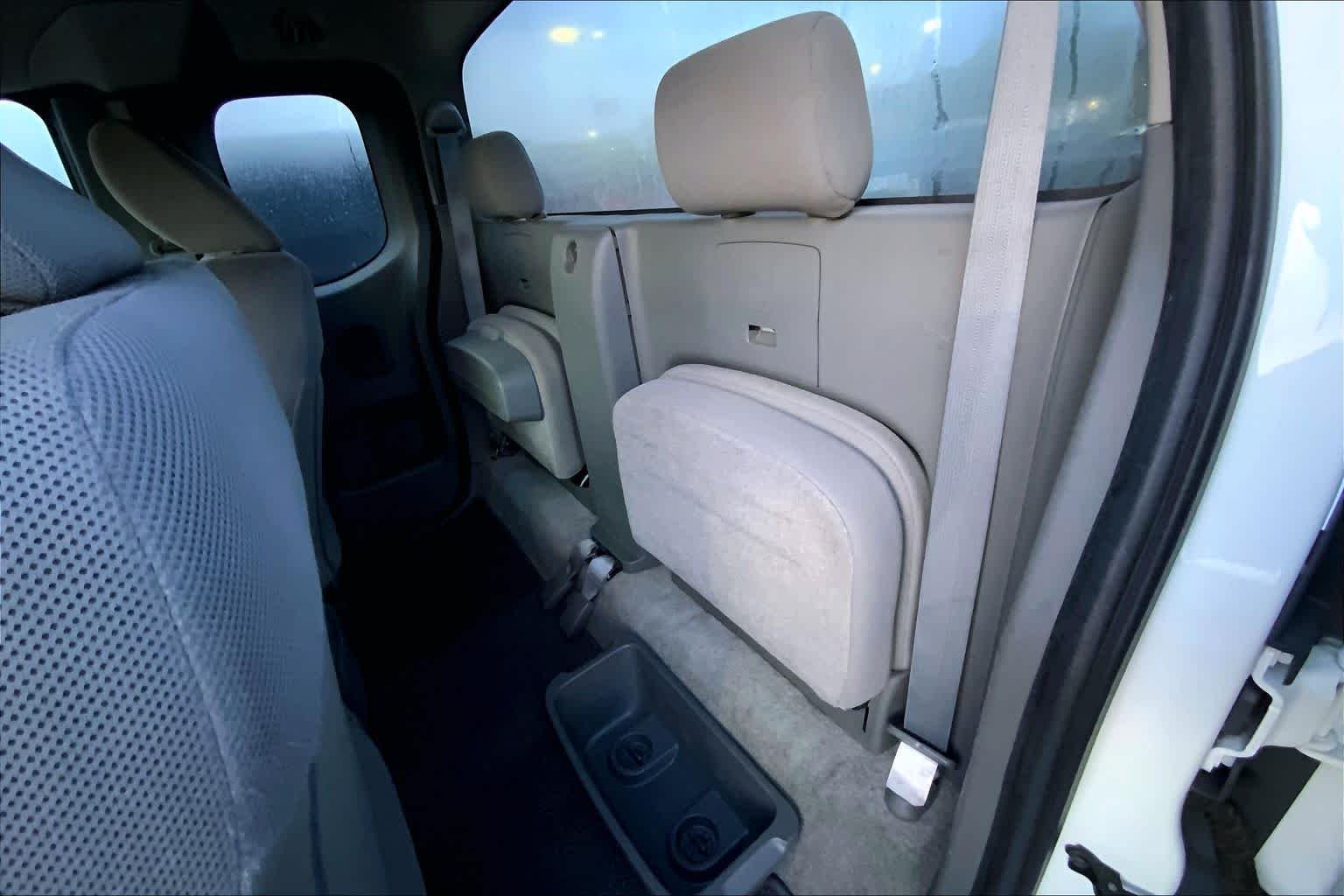 Used 2015 Glacier White Nissan S image 18