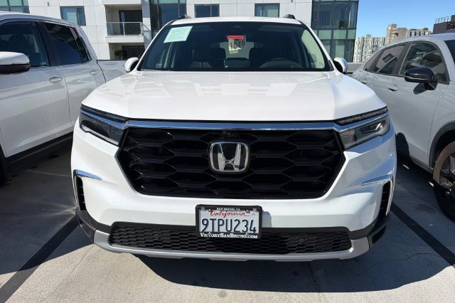 Used 2025 Platinum White Pearl Honda Elite image 3