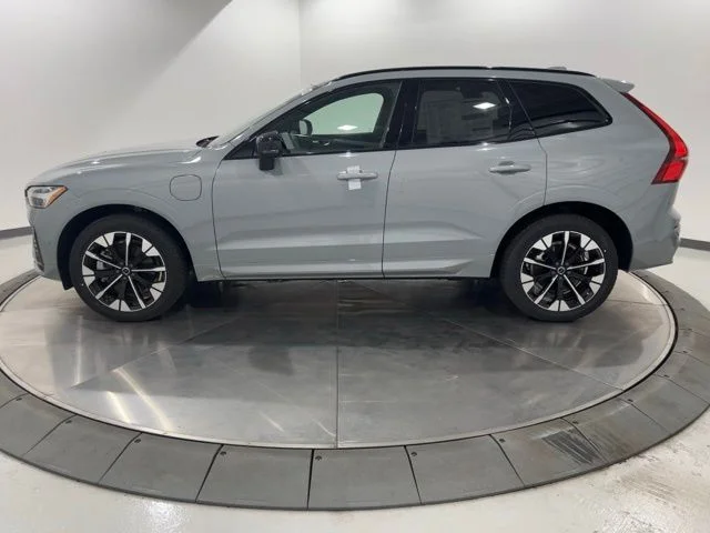 New 2026 Vapour Grey Volvo Plus image 2