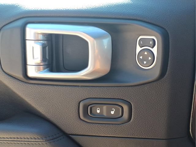 Used 2022 Black Jeep Sahara Altitude 4x4 image 17