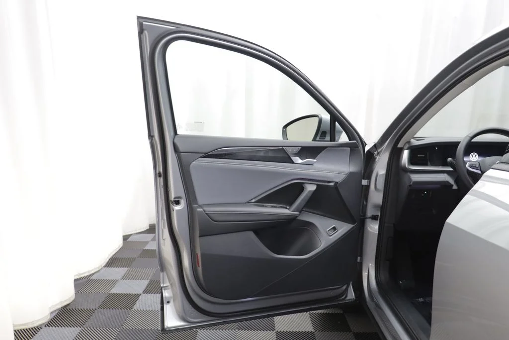 New 2026 Silver Volkswagen 2.0T SE image 5