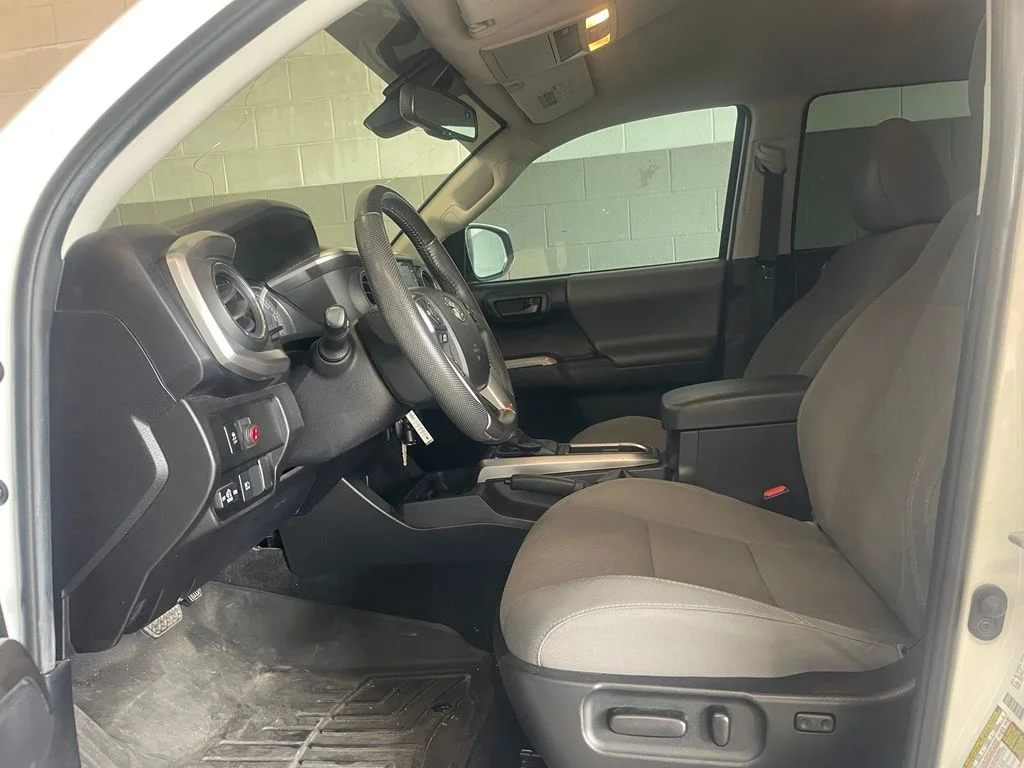 Used 2022 White Toyota SR5 image 10