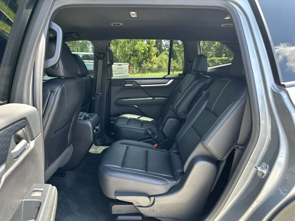 Certified Used 2024 Sterling Metallic GMC FWD Elevation image 24