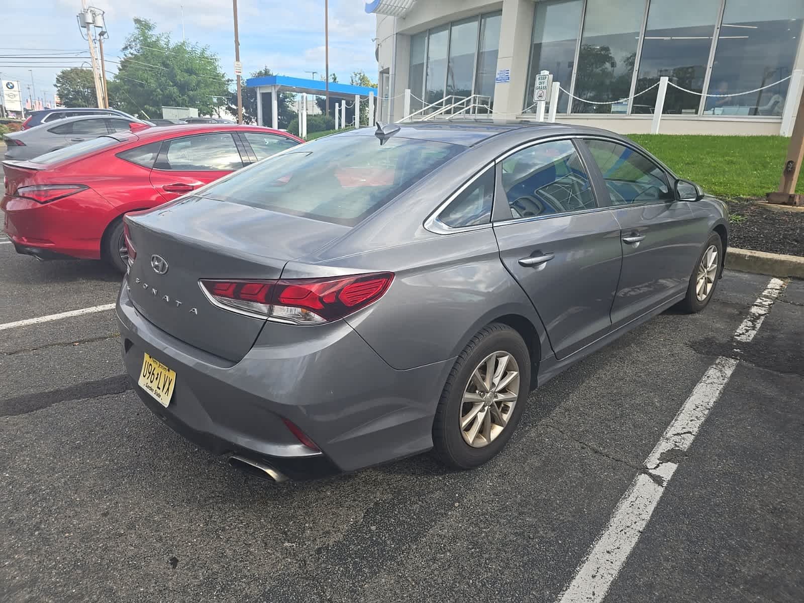 Used 2019 Machine Gray Hyundai SE image 4