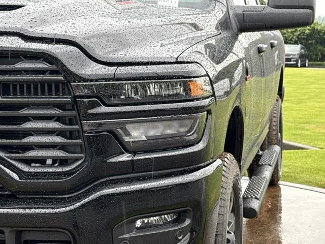 New 2026 Diamond Black Crystal Pearl-Coat Exterior Paint RAM Tradesman image 11