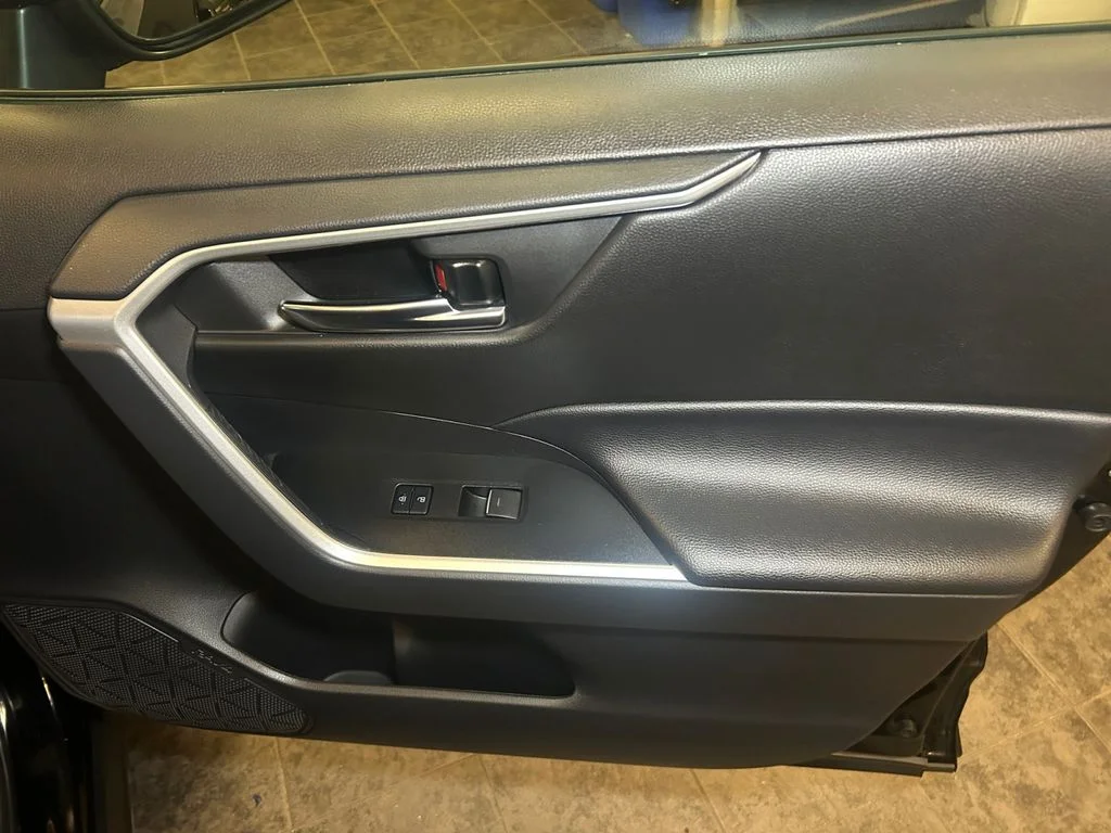 Used 2022 Midnight Black Toyota XLE Premium image 16