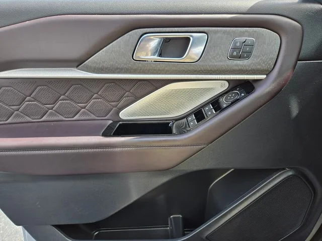 Used 2025 White Ford Platinum image 37