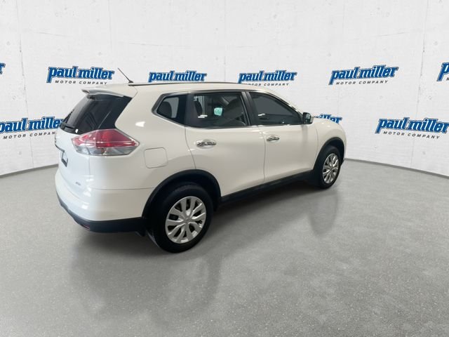 Used 2015 Glacier White Nissan S image 11