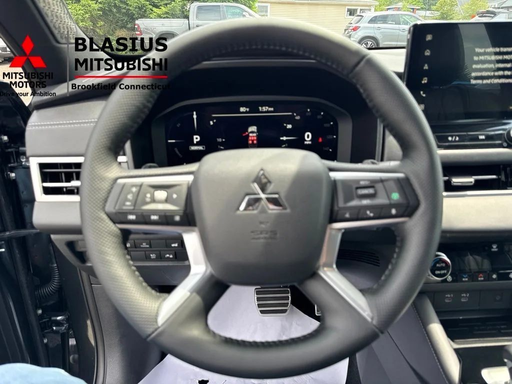 New 2026 Gray Mitsubishi SEL image 25