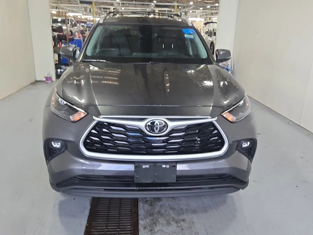 Used 2023 Gray Toyota XLE image 9