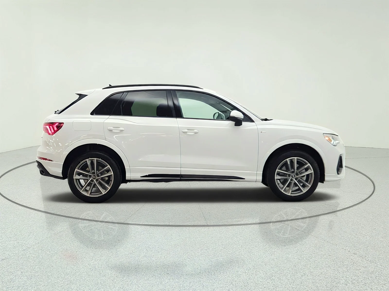 Used 2025 Glacier White Metallic Audi S line Premium image 4