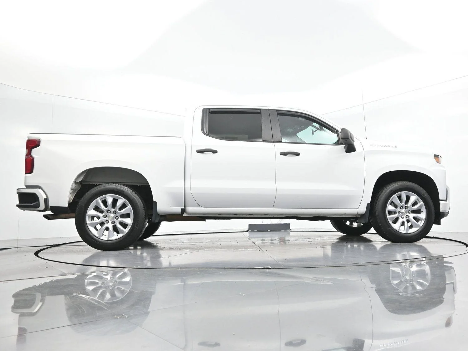 Used 2019 SUMMIT WHITE Chevrolet Custom image 45