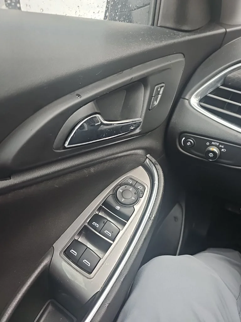 Used 2020 White Chevrolet LT image 9