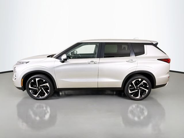Used 2023 Alloy Silver Metallic Mitsubishi SE image 4