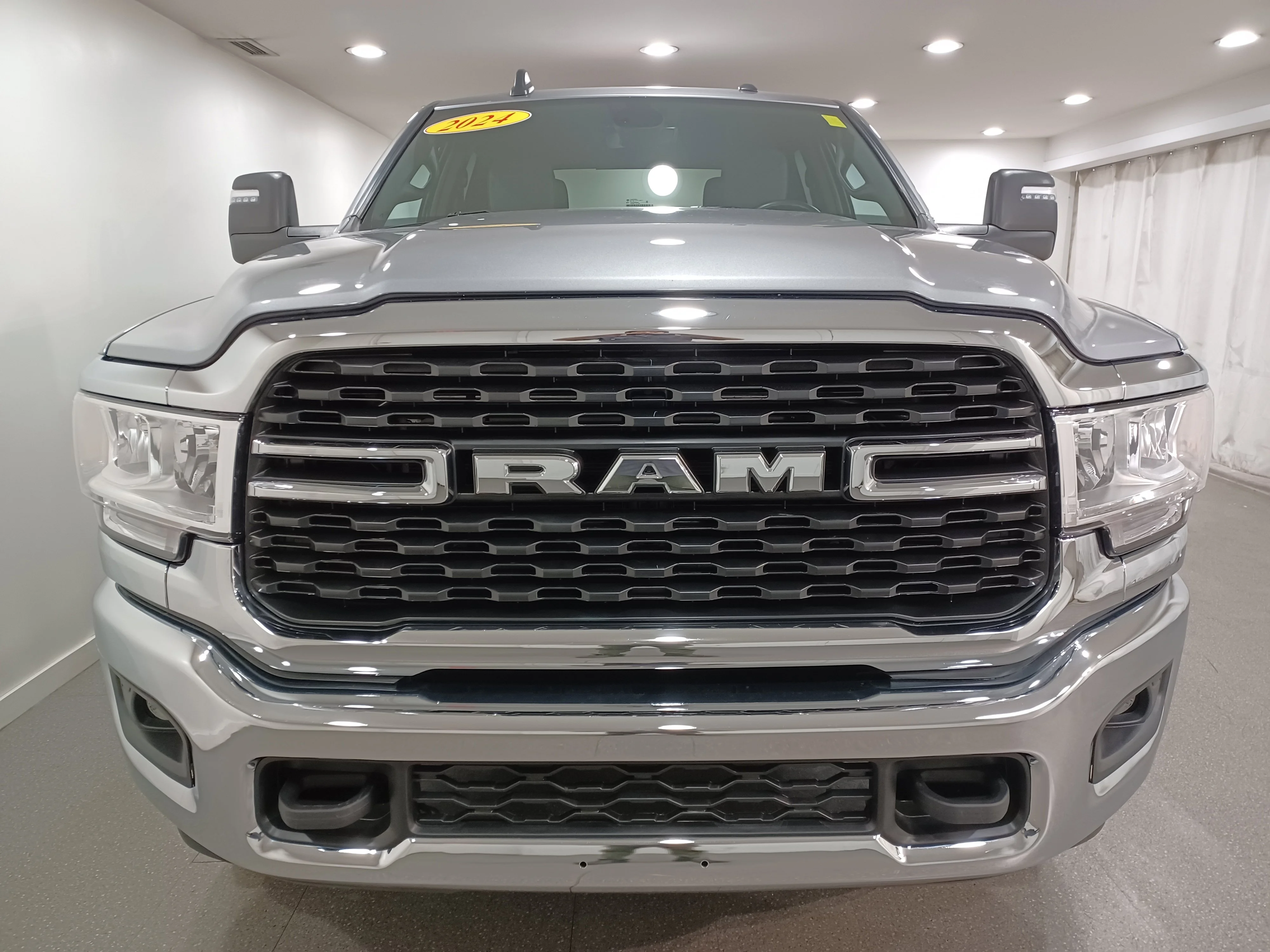 Certified Used 2024 Billet Silver Metallic Ram Bighorn 6.4L HEMI | 4x4 | 6 Pass | 6 Foot Box | Trailer Mirrors & Brake | Park Assist image 3