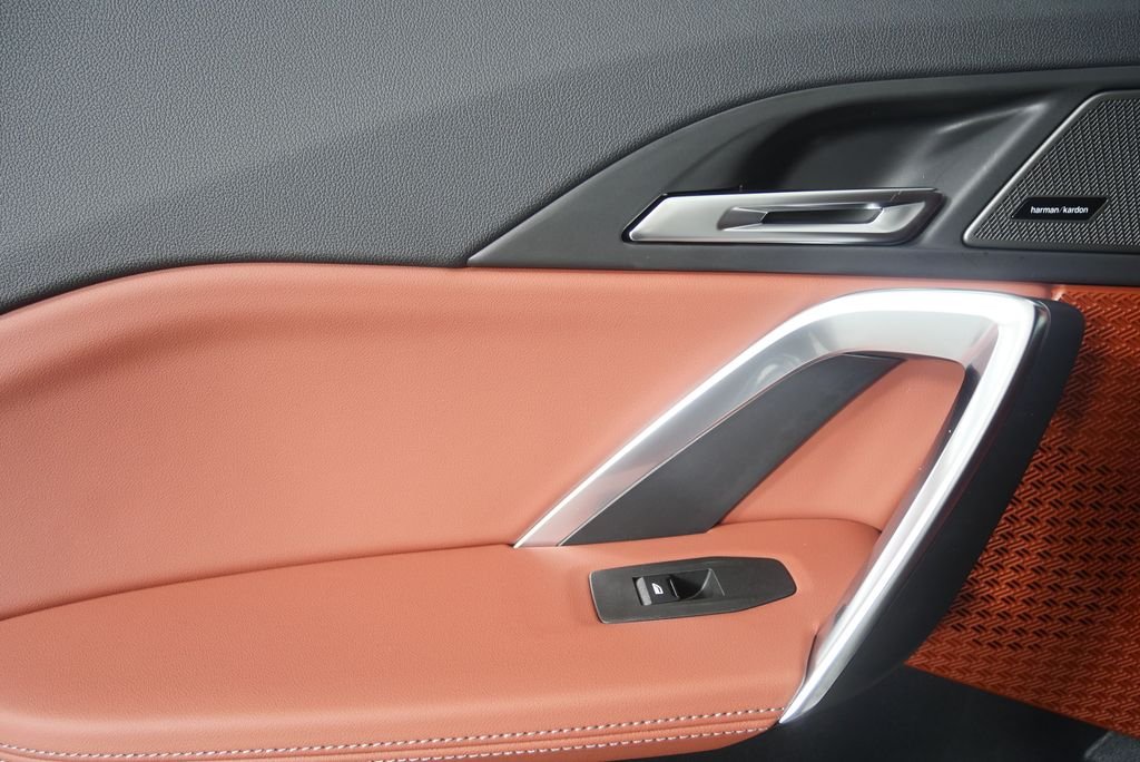 New 2026 Mineral White Metallic BMW xDrive28i image 13