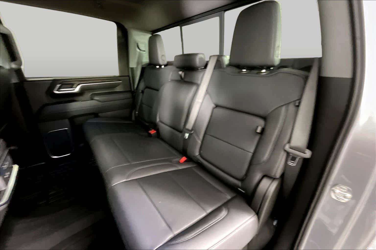Certified Used 2025 Sterling Metallic GMC SLT image 17