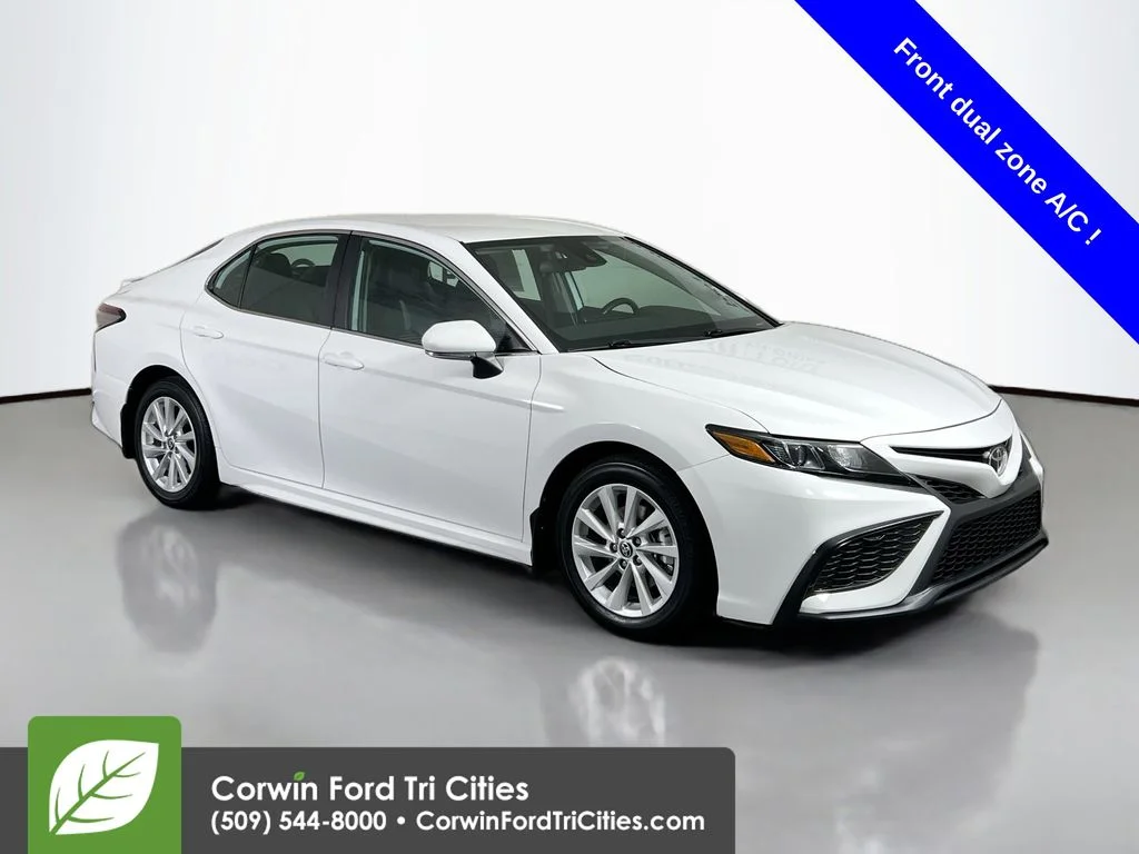 2024 Toyota Camry SE's photo
