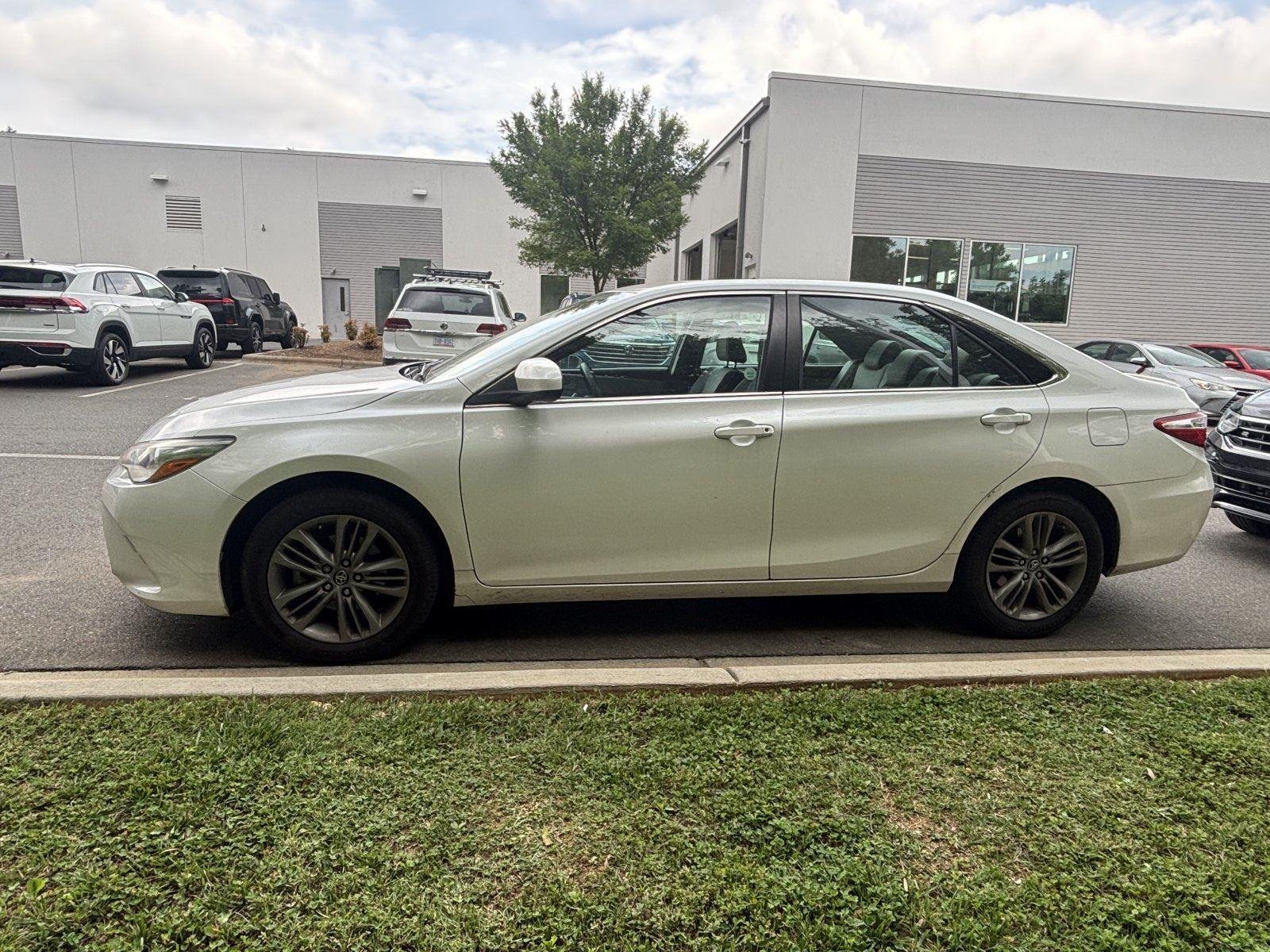 Used 2017 Blizzard Pearl Toyota SE image 2