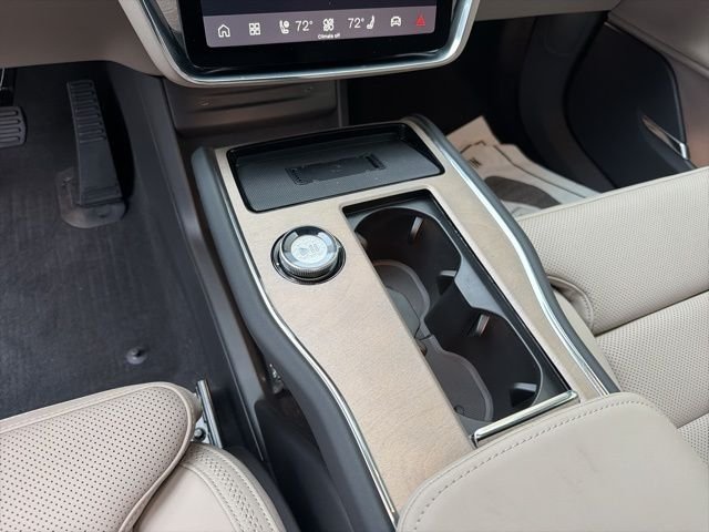 2025 Volvo EX90 Ultra - Photo 17