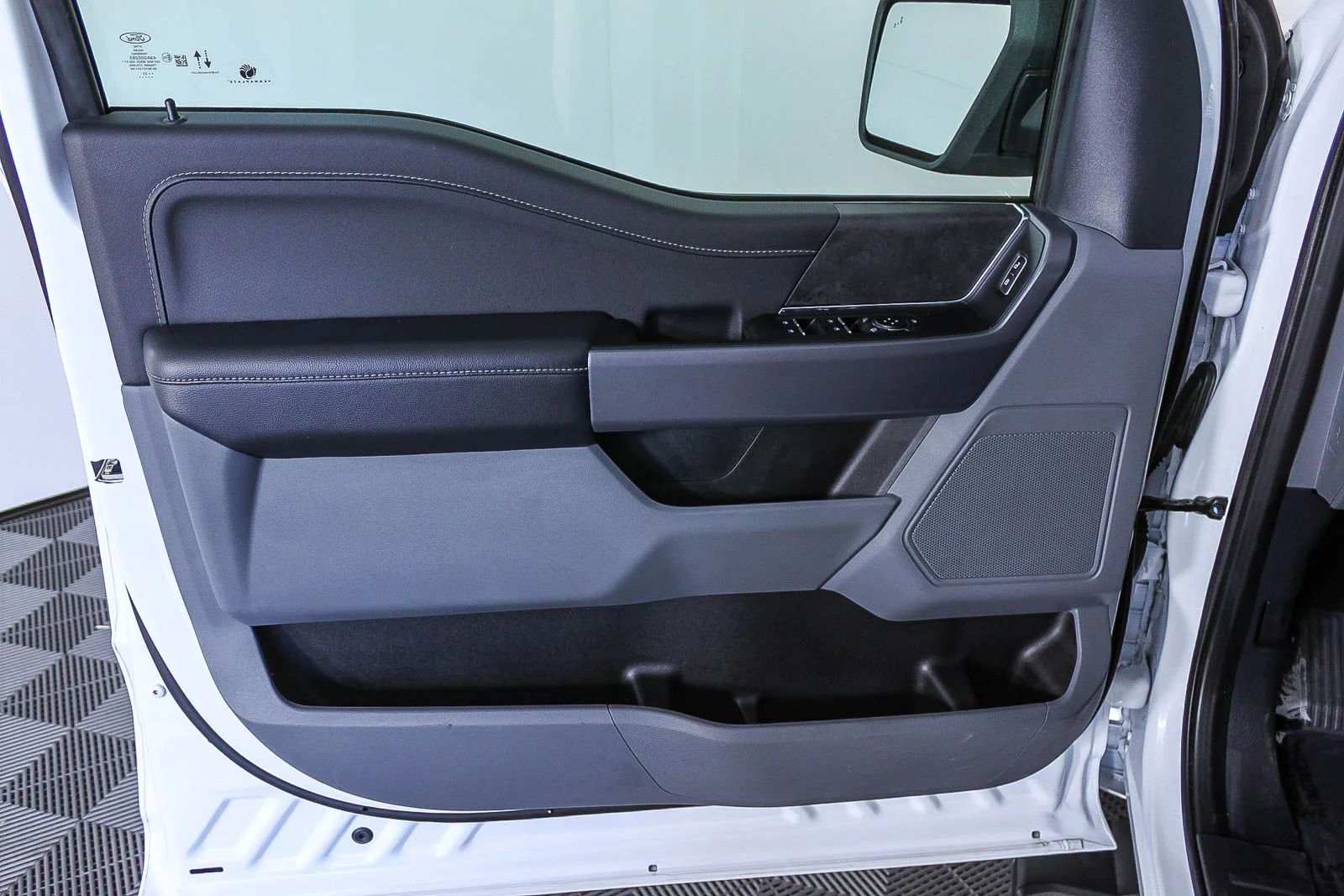 Used 2025 White Ford XLT image 21