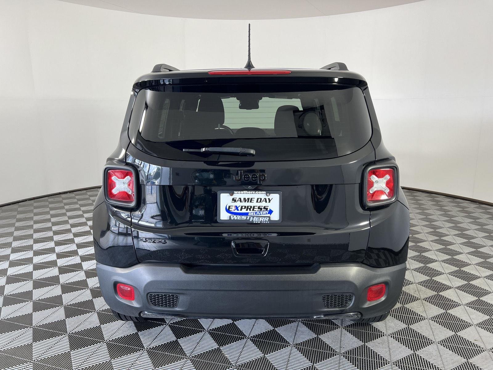 Used 2022 Black Clearcoat Jeep Altitude image 4