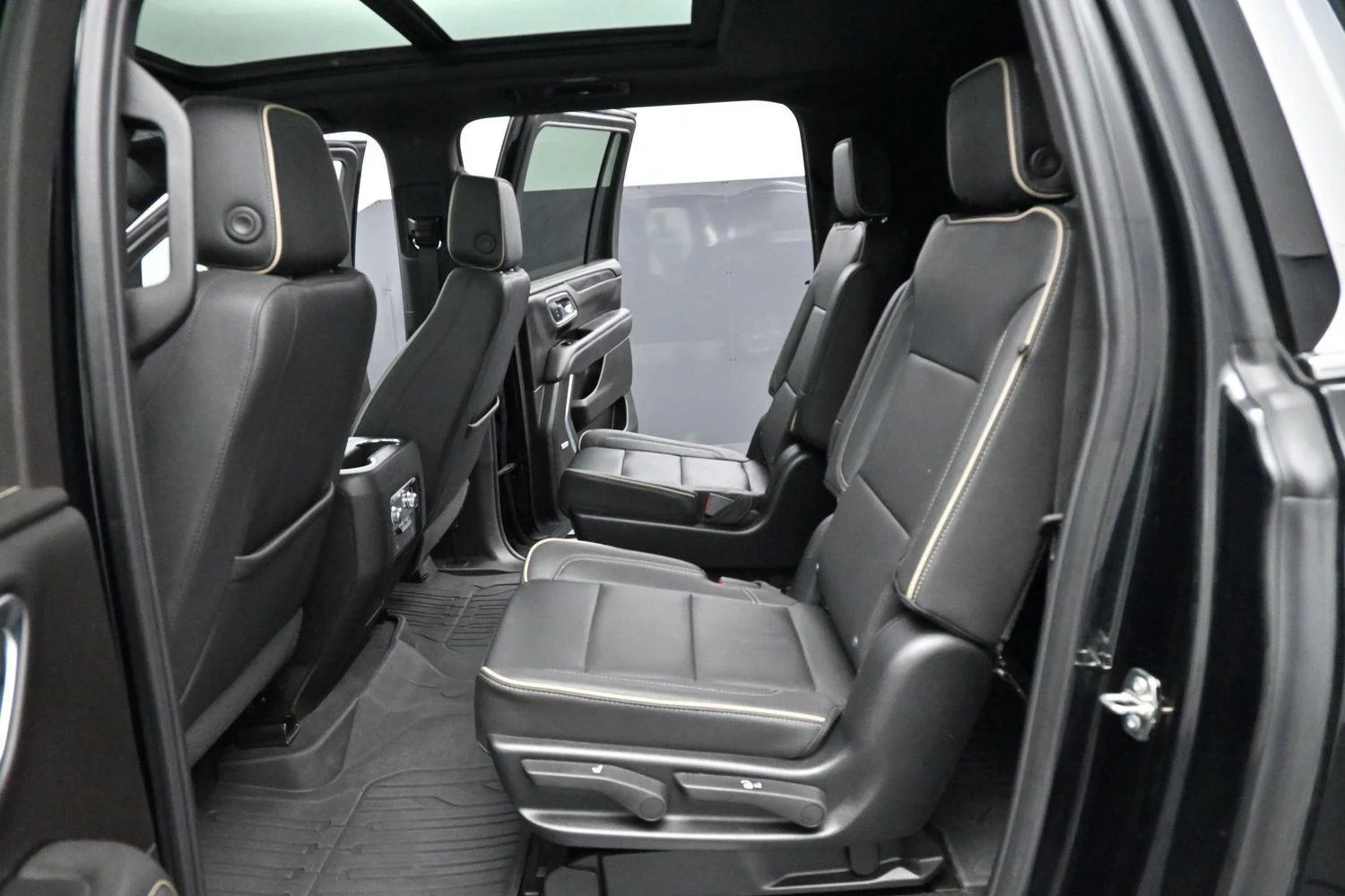 Used 2023 Onyx Black GMC SLT image 33