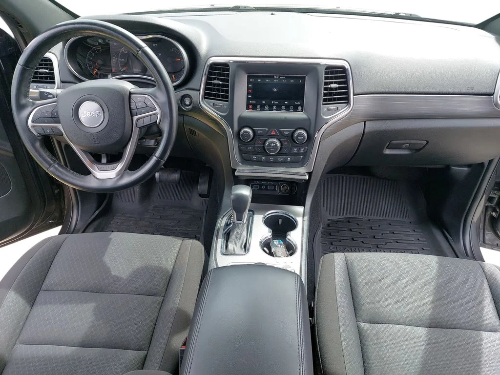 Used 2020 Gray Jeep Laredo E image 9