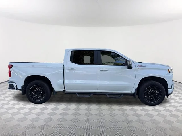 Used 2020 SUMMIT WHITE Chevrolet RST image 4