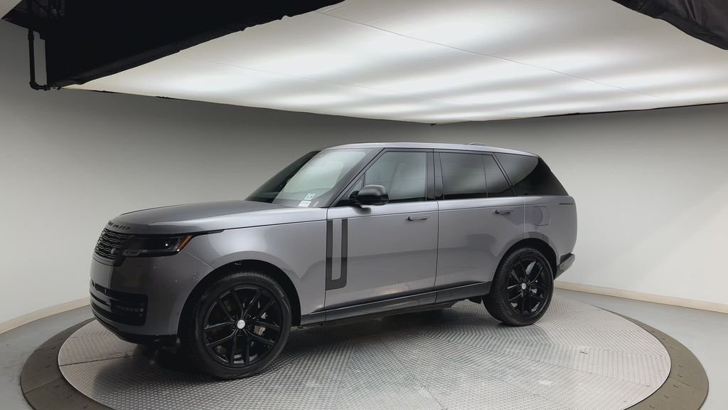 Used 2025  Land Rover SE image 6