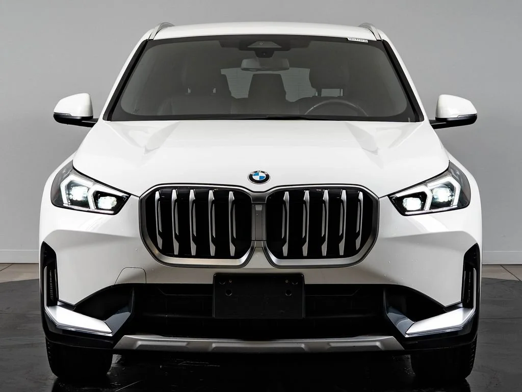Used 2025 Alpine White BMW xDrive28i image 2